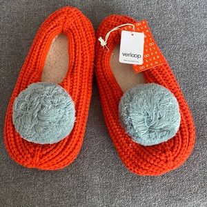 Verloop Fleece Lined Knit Slippers with PomPom Sz S/M 6”-8”